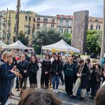 foto di gruppo "passeggiando con la triennale"